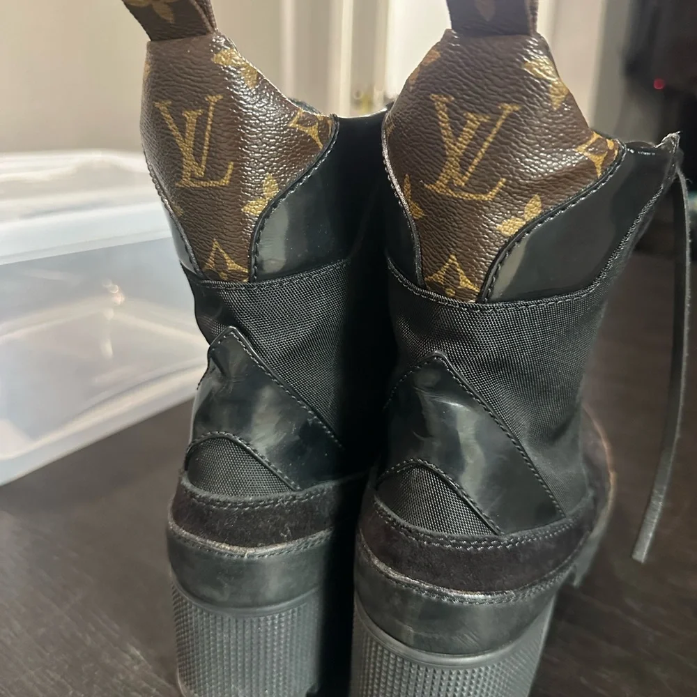 Louis Vuitton Black Suede and Monogram Lace-Up Platform Desert Laureate Boots - Picture 3 of 9